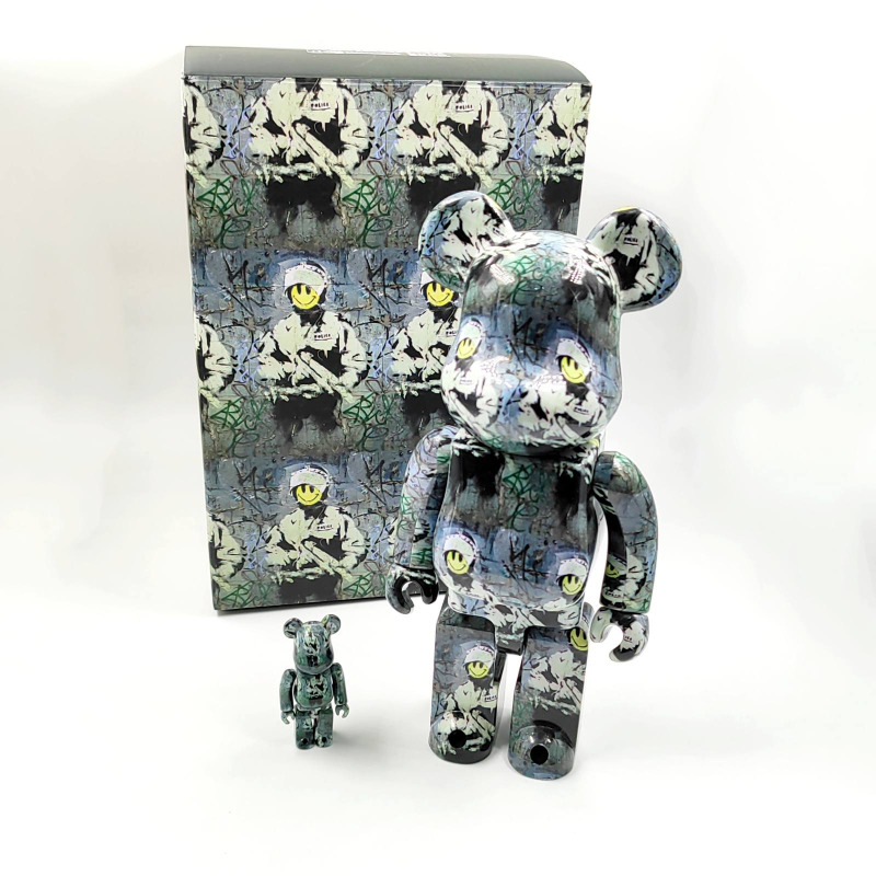 Medicom Toy Bearbrick Riot Cop Brandalism x Banksy 400% and